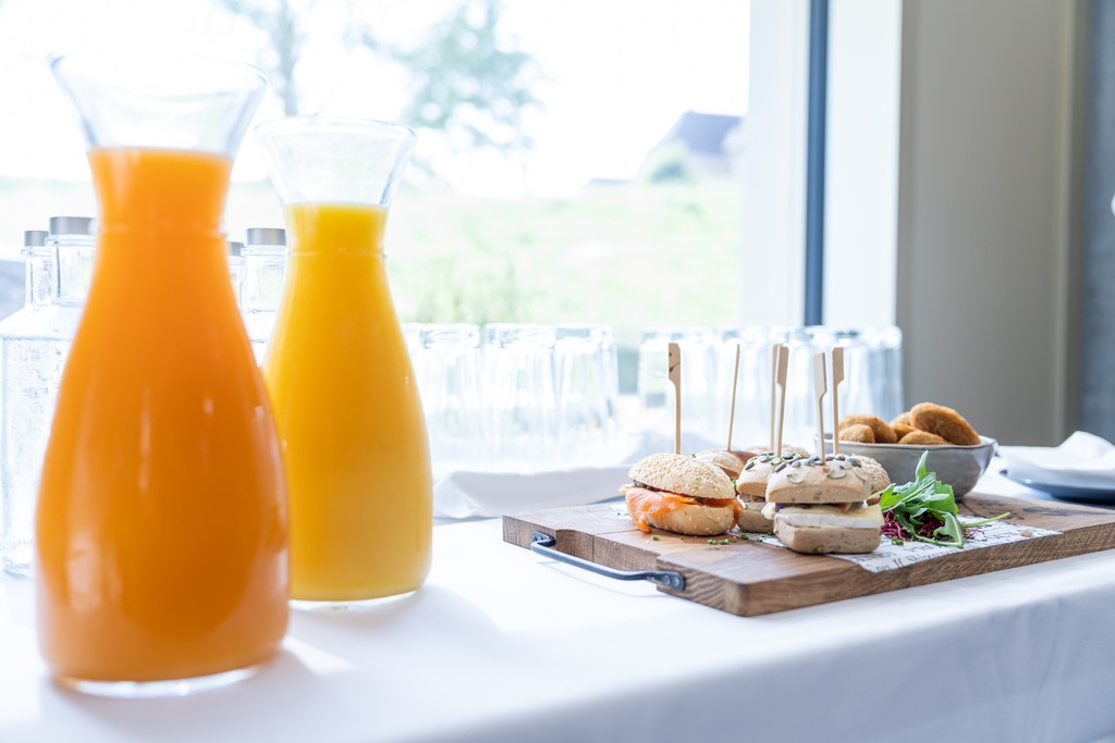 Welcome & Breakfast